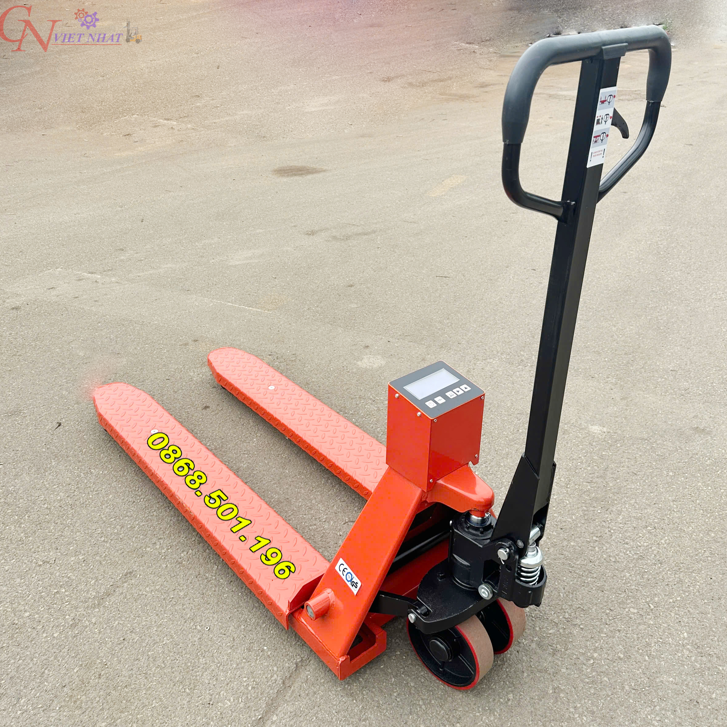 xe-nang-tay-gan-can-2500kg